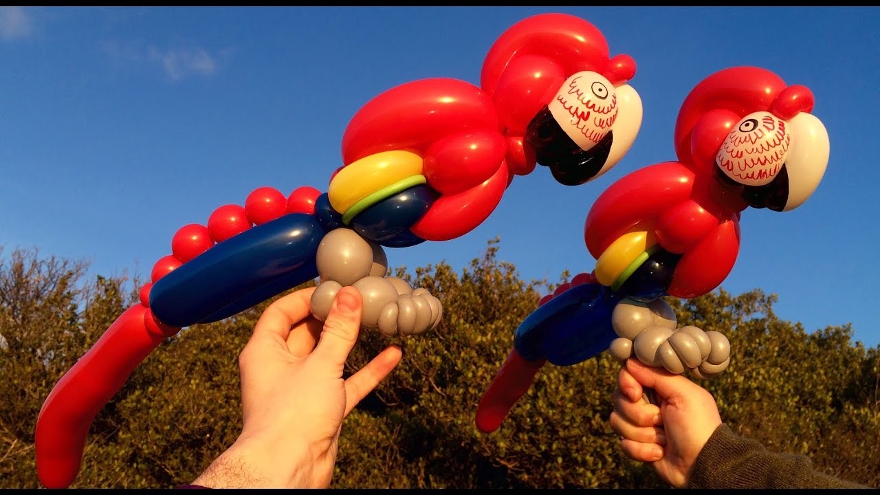 Escultura de globos de loro